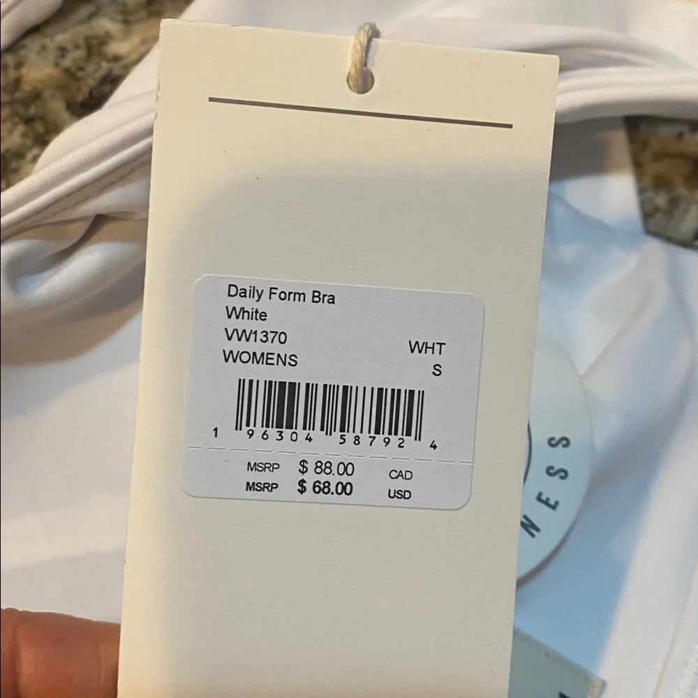 NWT Vuori daily form bra WHITE Size S